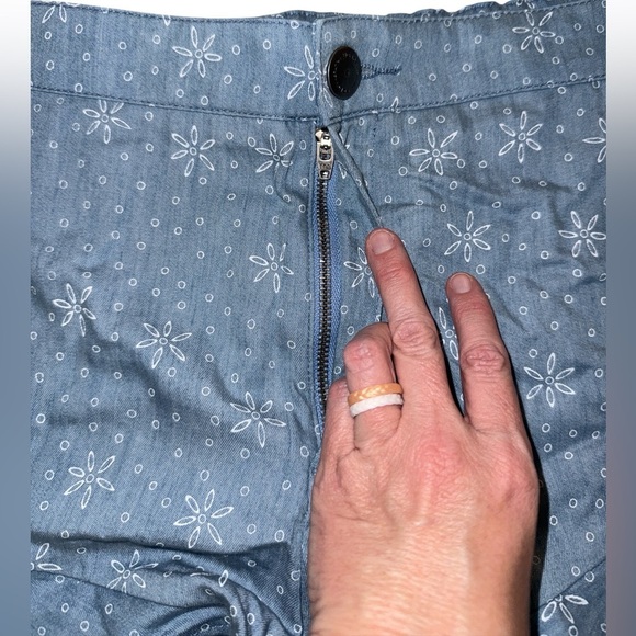 BCBGeneration Crazy Daisy Indigo Shorts - Picture 5 of 9